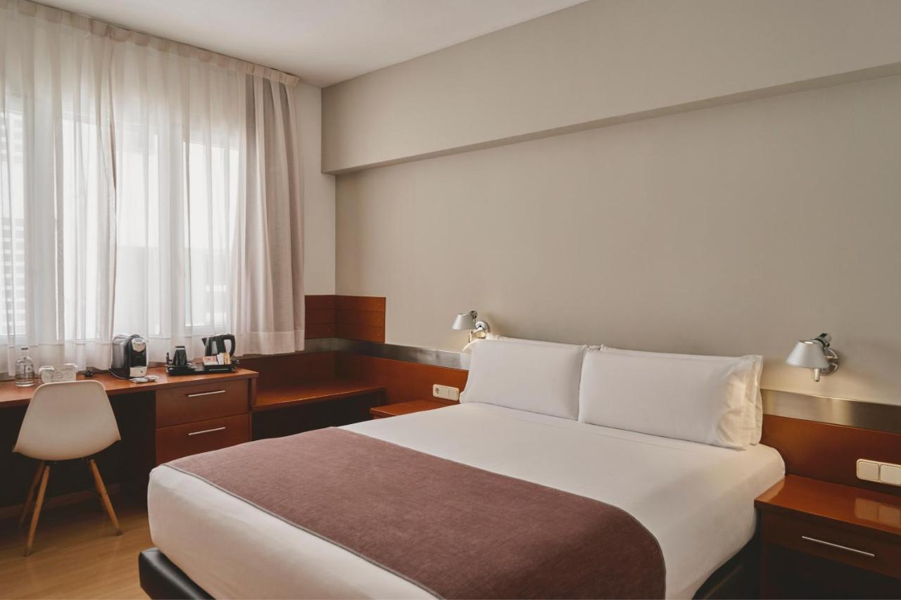 Tres Torres Atiram Hotel Barcelona Exterior foto