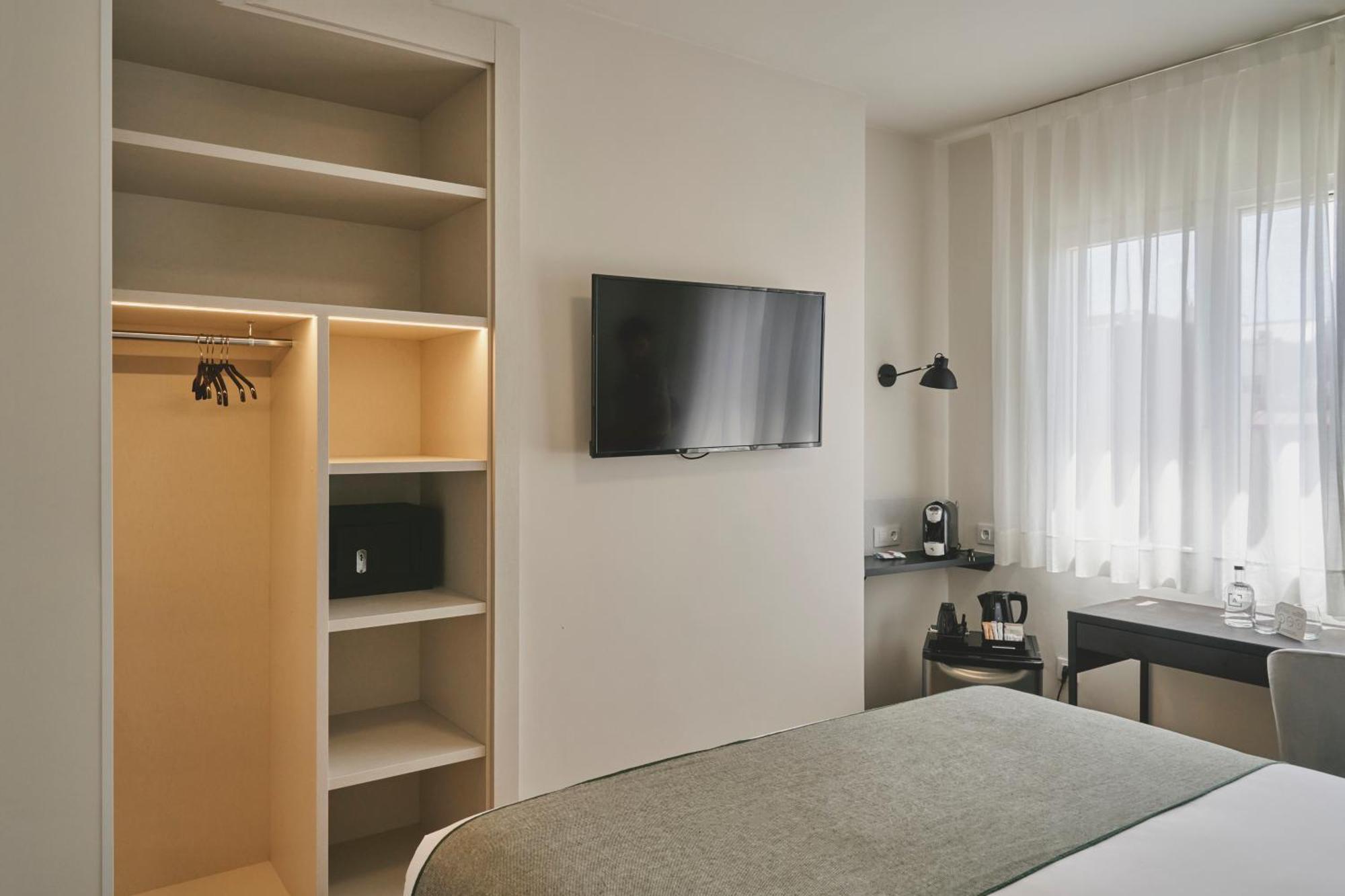 Tres Torres Atiram Hotel Barcelona Exterior foto