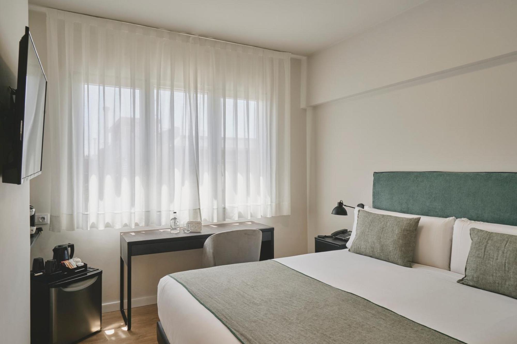 Tres Torres Atiram Hotel Barcelona Exterior foto