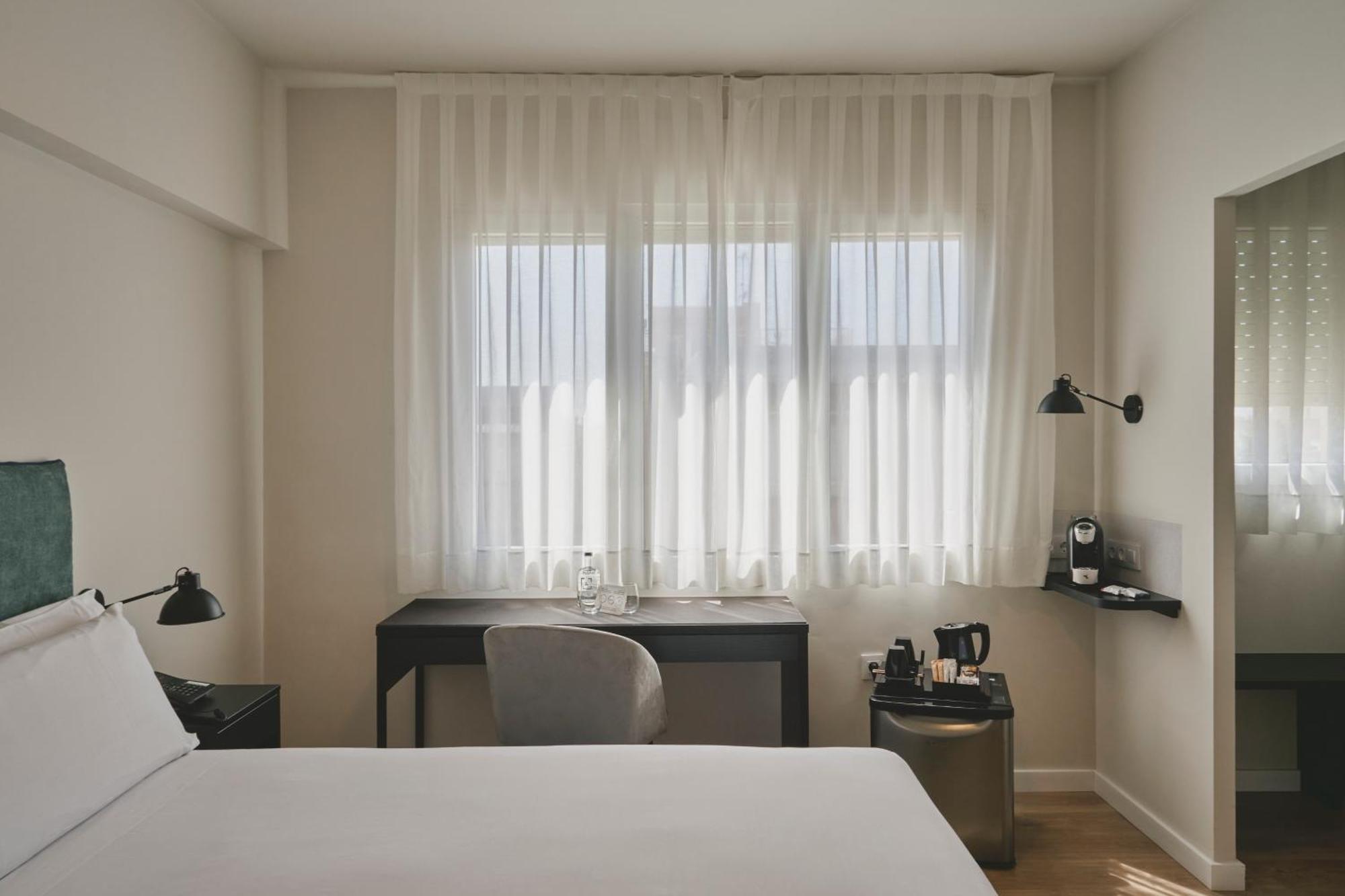Tres Torres Atiram Hotel Barcelona Exterior foto