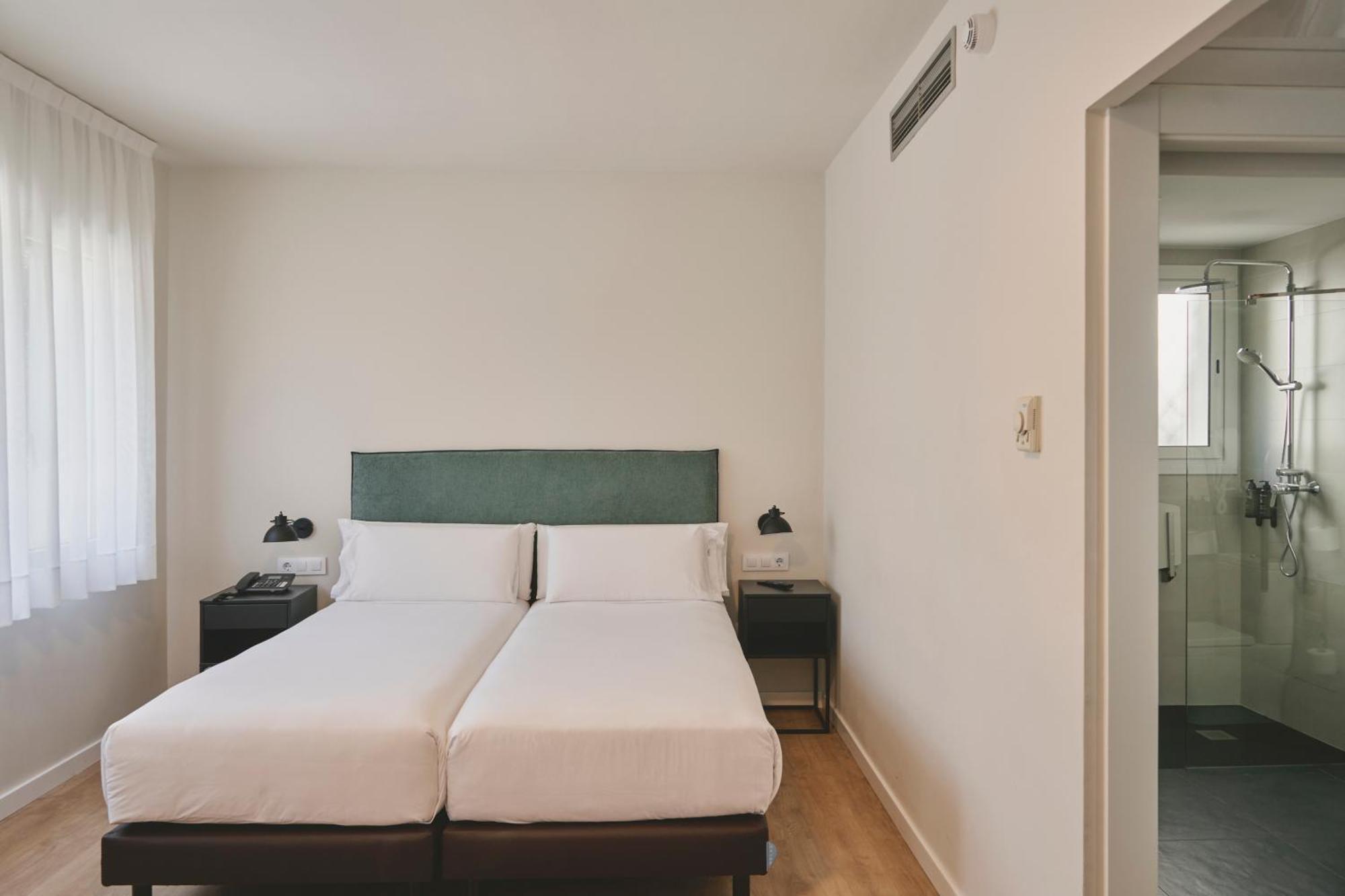 Tres Torres Atiram Hotel Barcelona Exterior foto