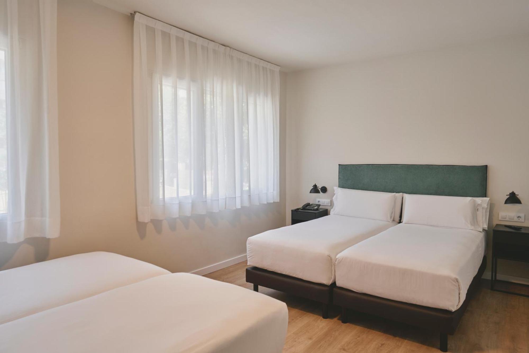 Tres Torres Atiram Hotel Barcelona Exterior foto